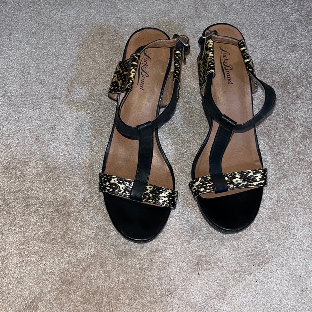 Ladies Lucky Brand LK-LOVELL snakeskin print wedge sandals Sz 10M EUC
